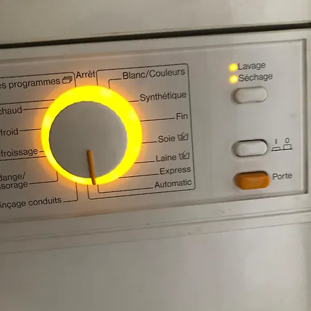 Apartment Avec Balcon Dans Calme Avec Gardien - *