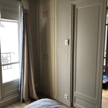 Avec Balcon Dans Calme Avec Gardien -