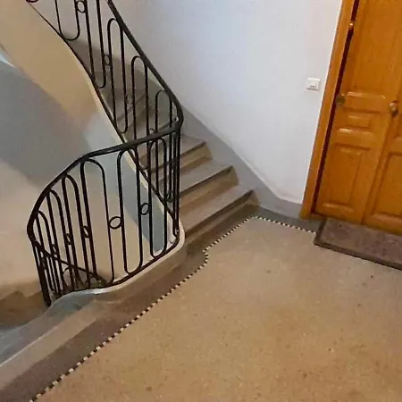 Apartment Avec Balcon Dans Calme Avec Gardien -
