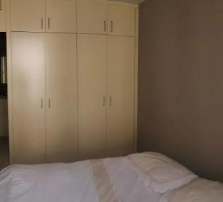 Apartment Avec Balcon Dans Calme Avec Gardien -