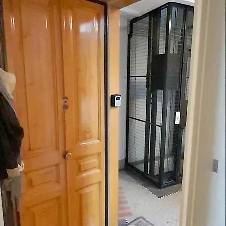 Apartment Avec Balcon Dans Calme Avec Gardien - Paris