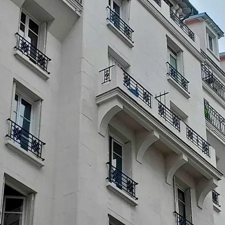 Avec Balcon Dans Calme Avec Gardien -