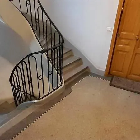 Apartment Avec Balcon Dans Calme Avec Gardien -