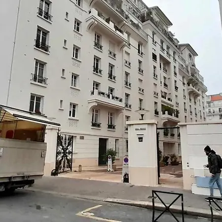 Apartment Avec Balcon Dans Calme Avec Gardien - *